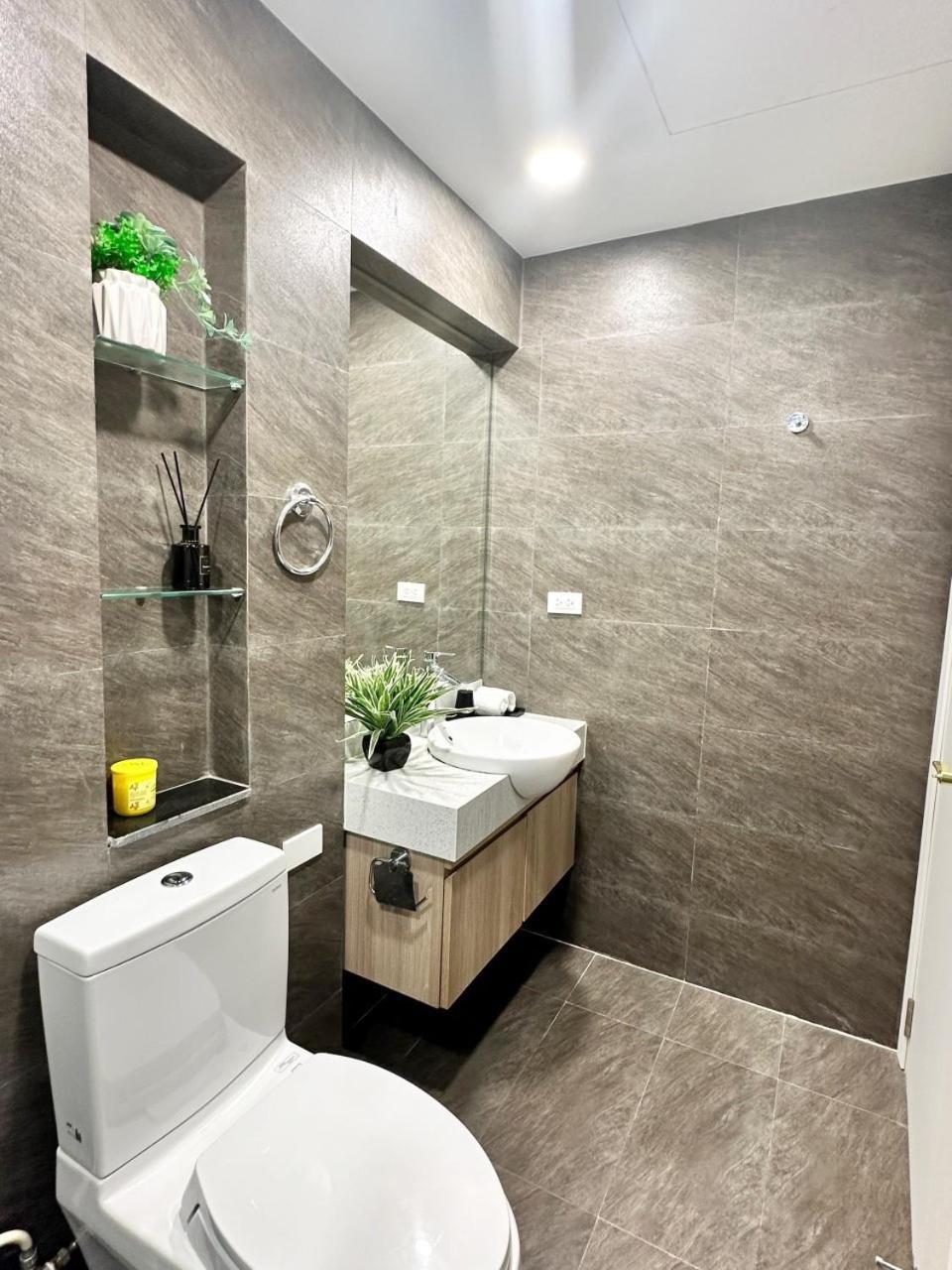 Luxe Paradise Residence Truc Bach Hanoi Bagian luar foto
