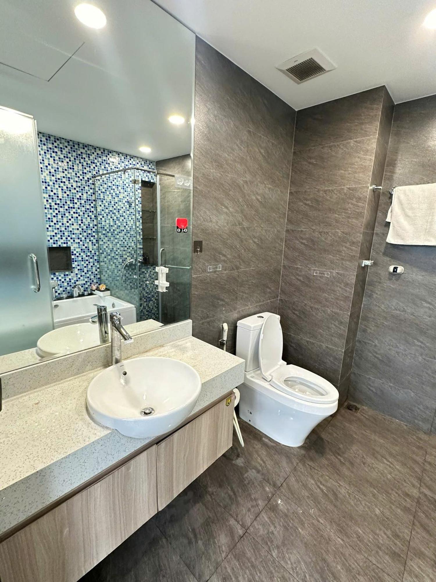 Luxe Paradise Residence Truc Bach Hanoi Bagian luar foto